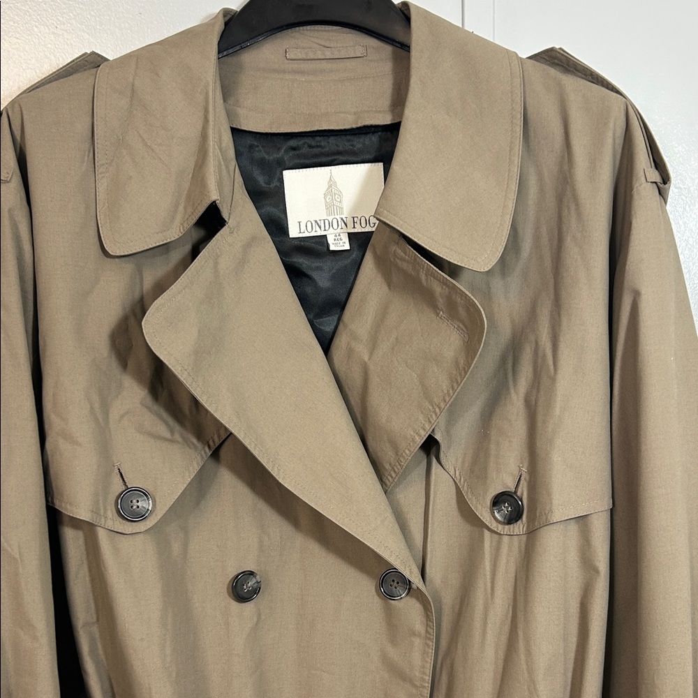 London Fog Men’s Classic Beige Trench Coat Removable Lining Size 44